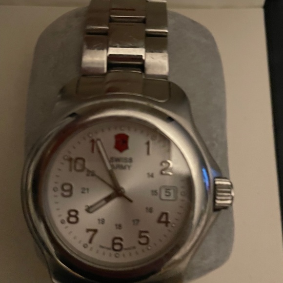 Swiss Army Watch - Picture 4 of 4